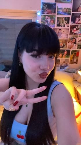 Emily OnlyFans młode 4
