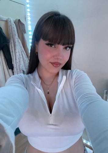 Chloé OnlyFans młode 4